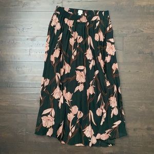 Midi skirt, very flattering, fun pattern!